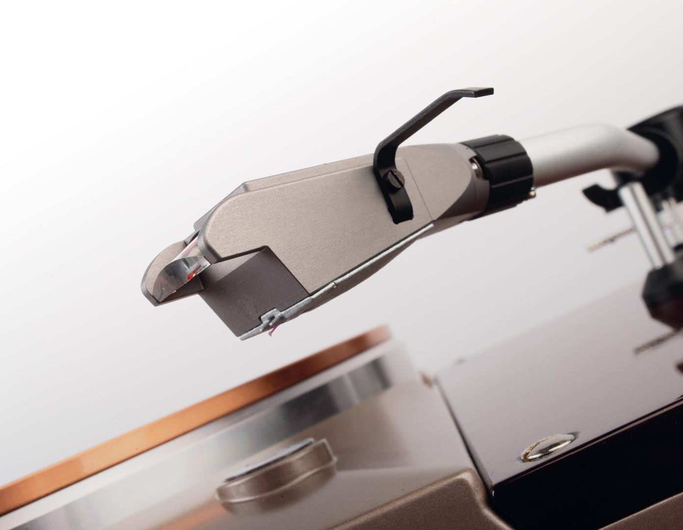 Plattenspieler Thorens TD124 DD Exclusive im Test, Bild 
