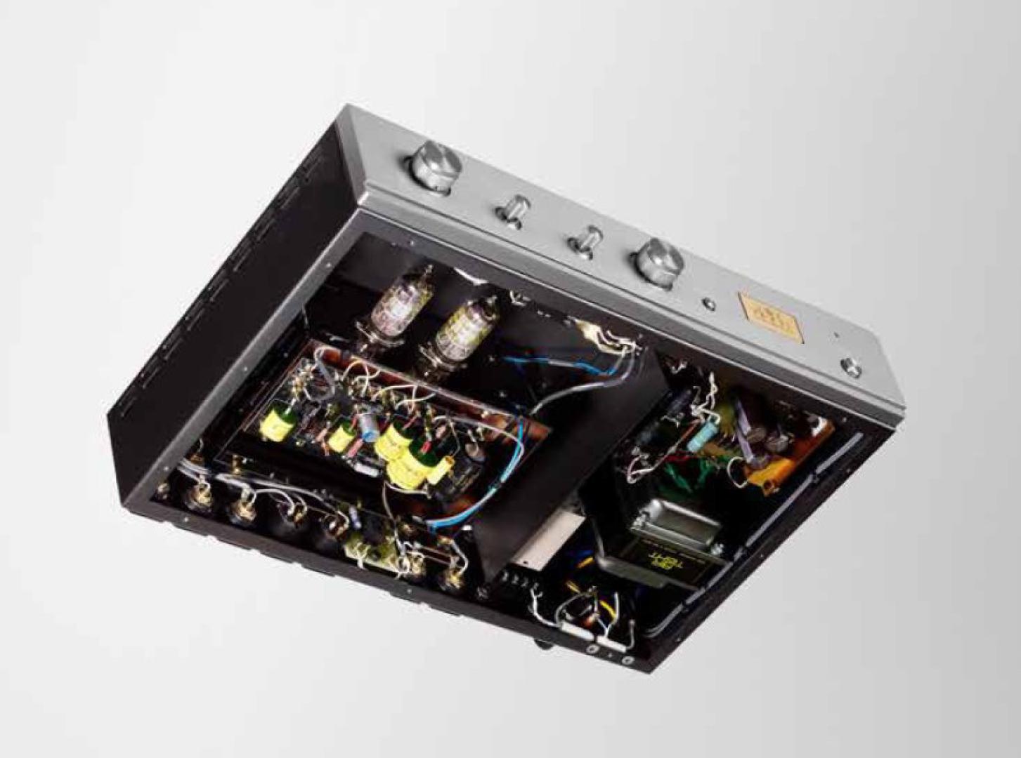 Analoges Hifi AIR TIGHT aus Japan präsentiert nach 20 Jahren mit dem ATC-6 Röhrenvorverstärker den Nachfolger des beliebten ATC-3 Line Models. - News, Bild 